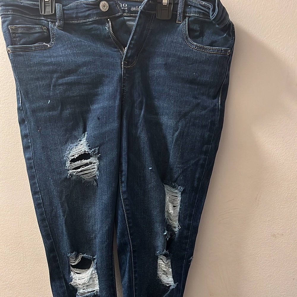 Dark wash, distress, skinny jeans